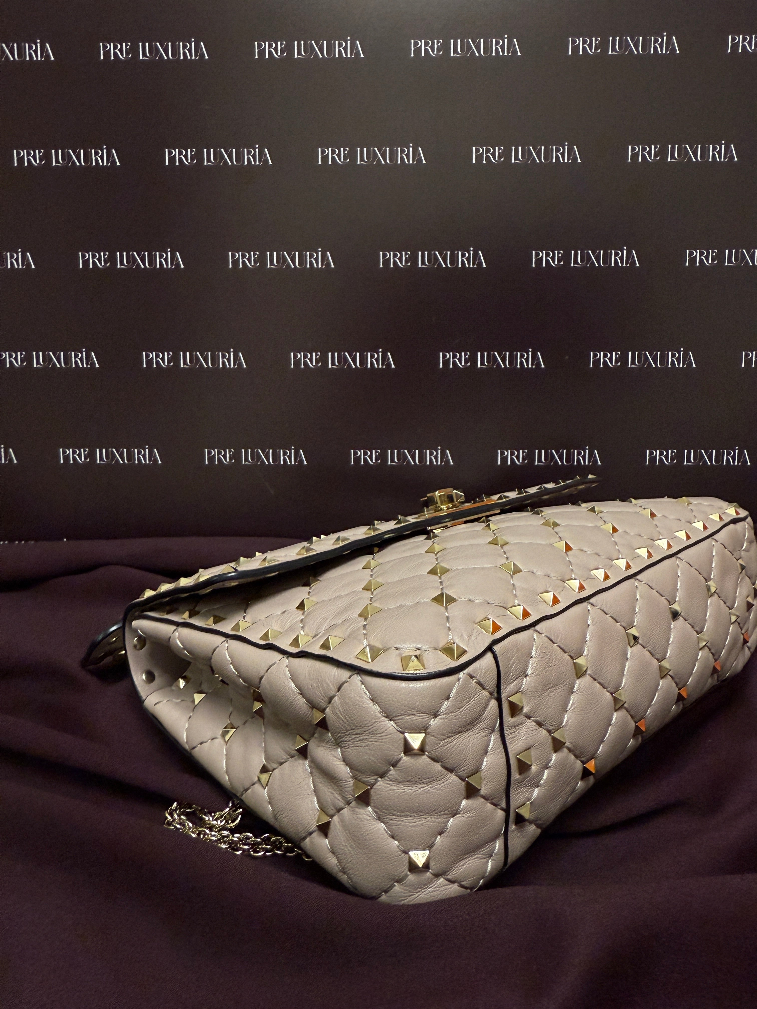 Valentino Garavani Nappa Rockstud Spike in Poudre M