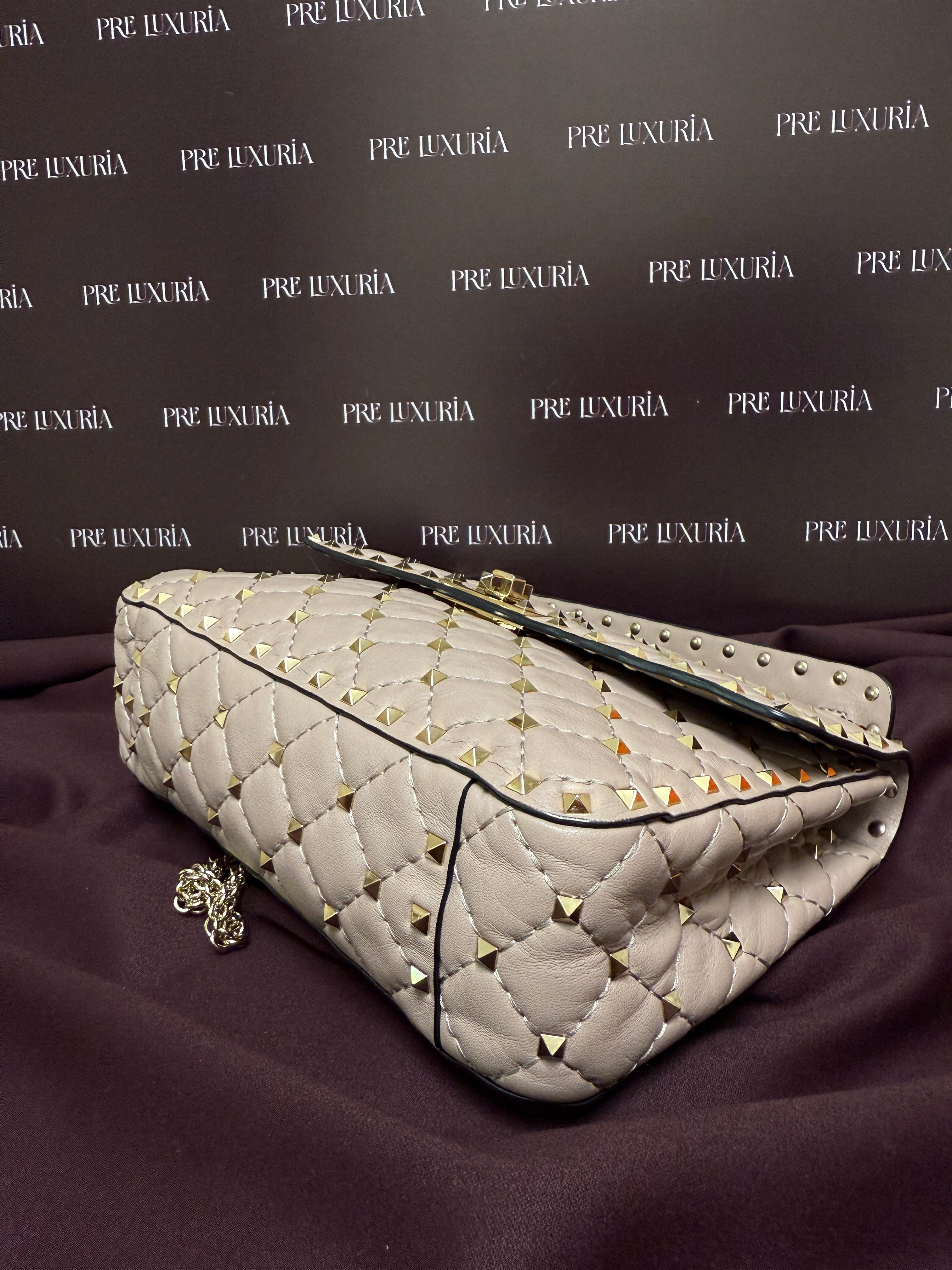 Valentino Garavani Nappa Rockstud Spike in Poudre M