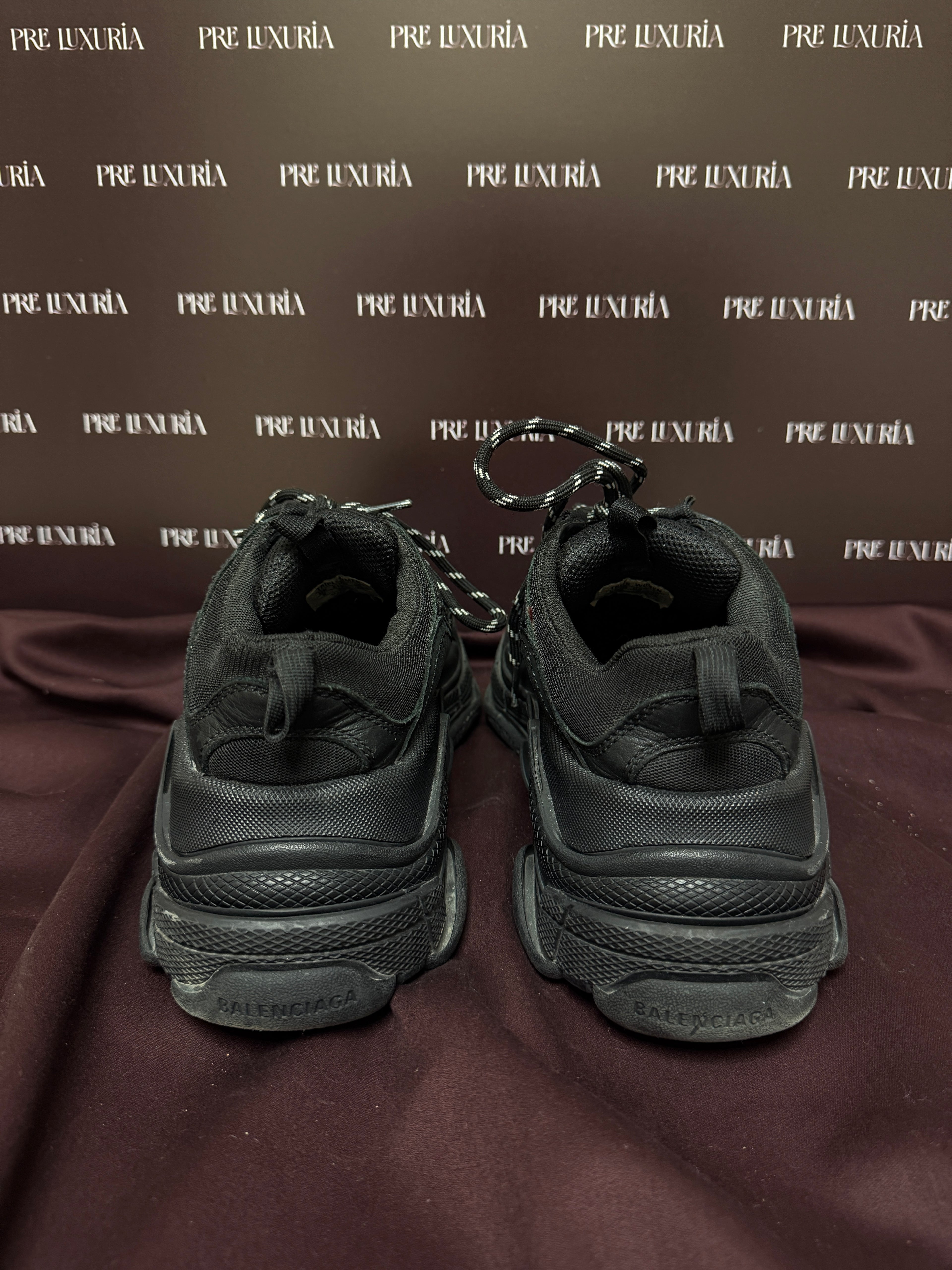 Balenciaga Triple S in Black EU39