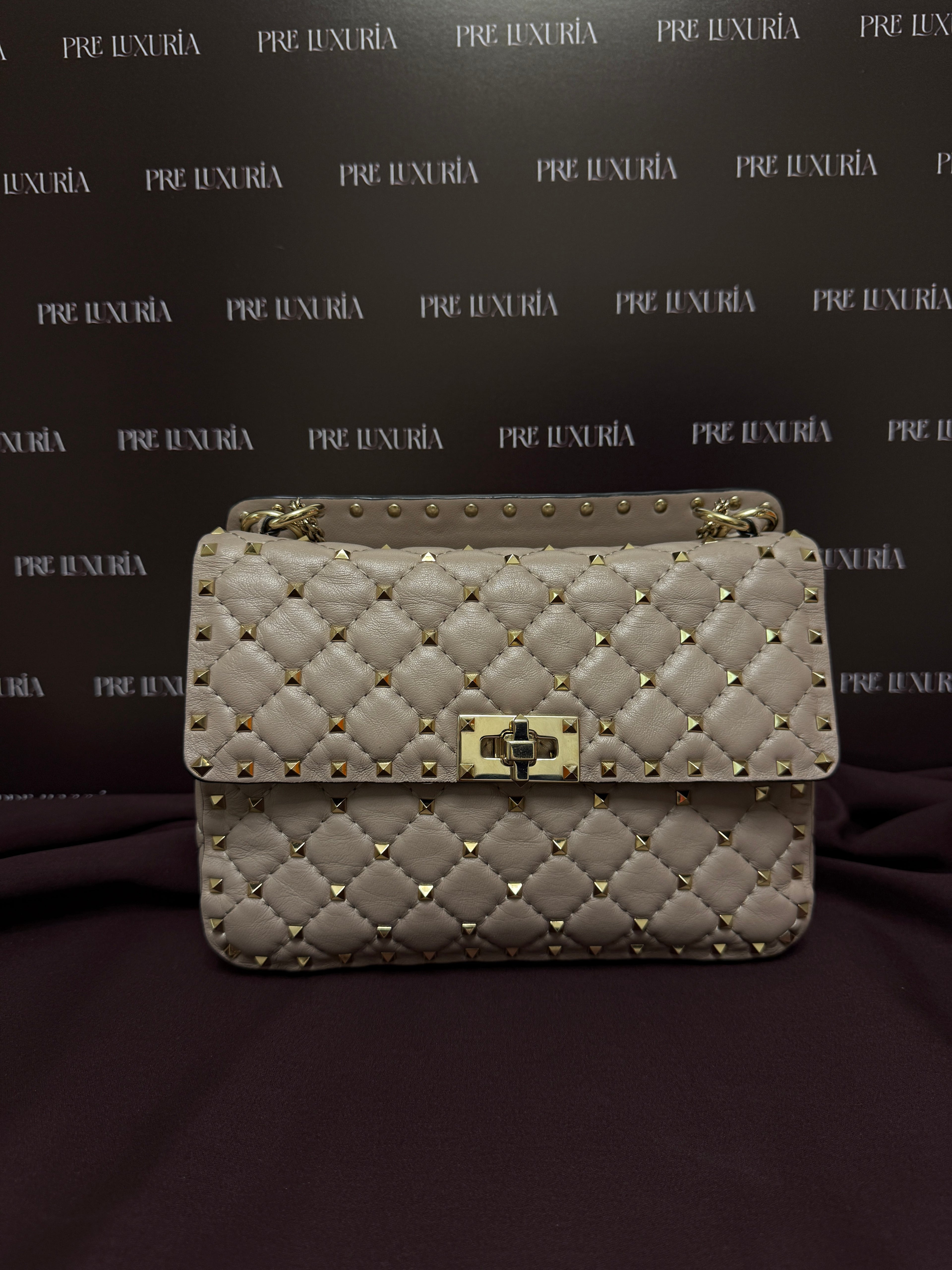 Valentino Garavani Nappa Rockstud Spike in Poudre M