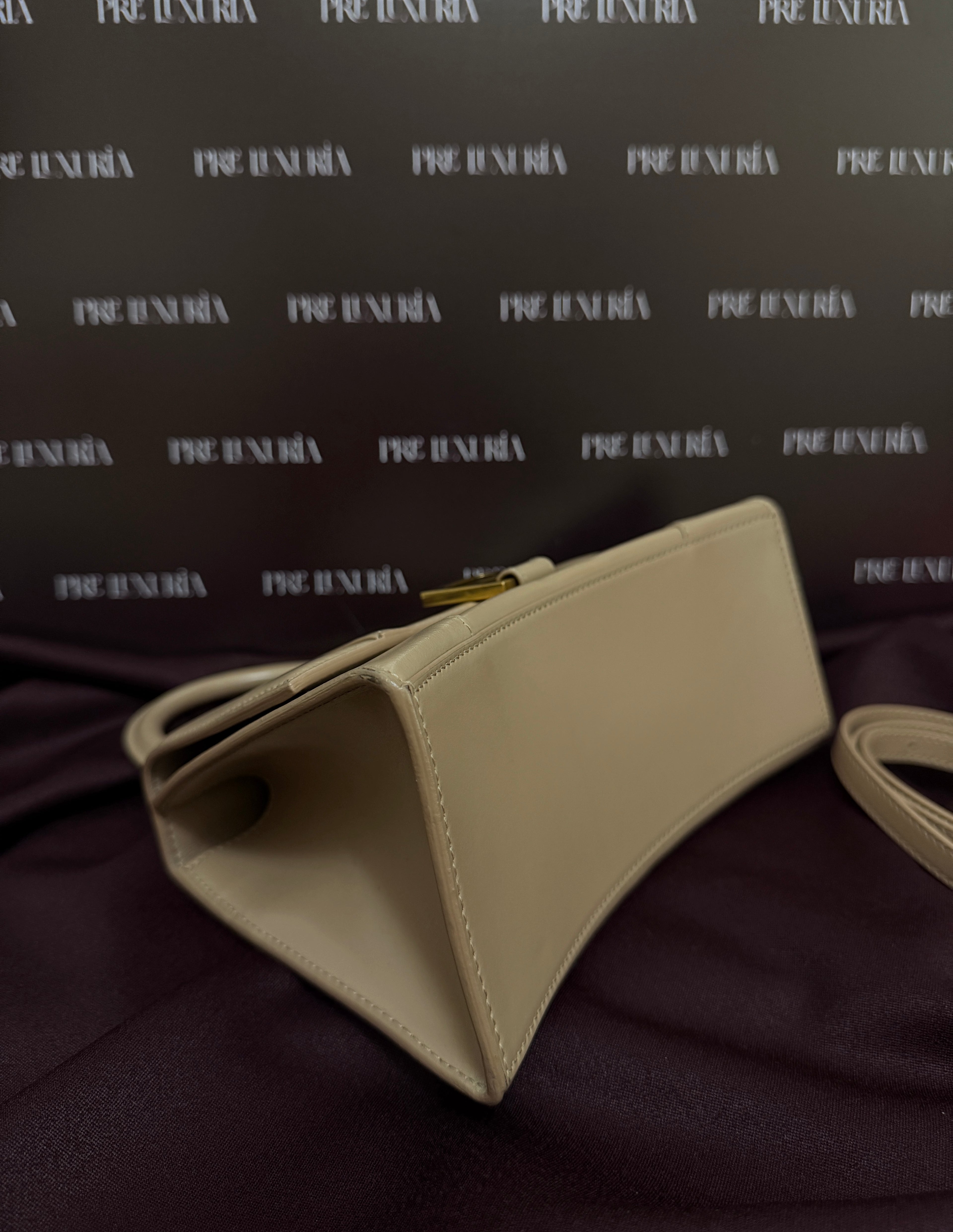 Balenciaga Hourglass S in Beige