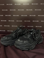 Balenciaga Triple S in Black EU39