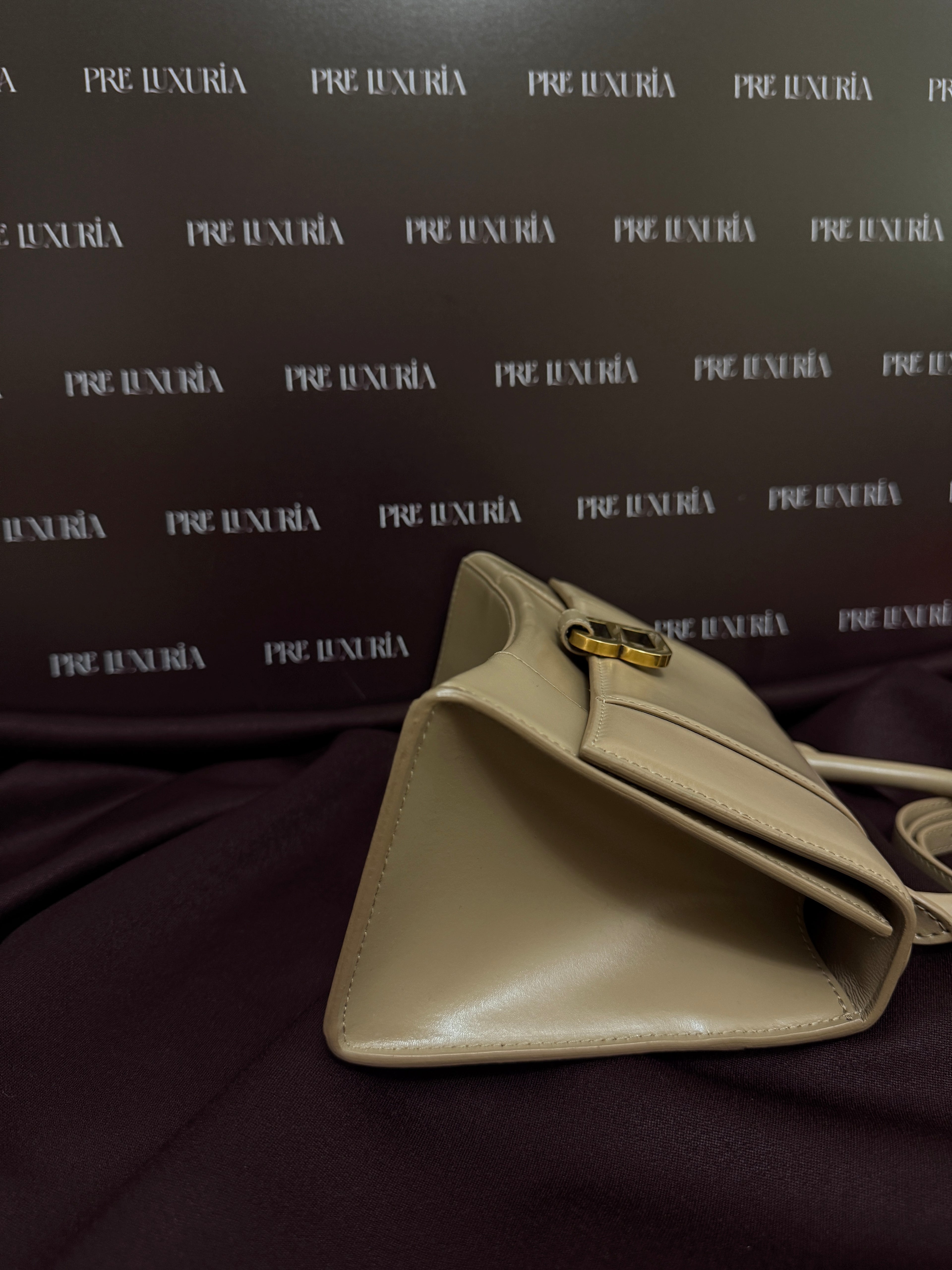 Balenciaga Hourglass S in Beige